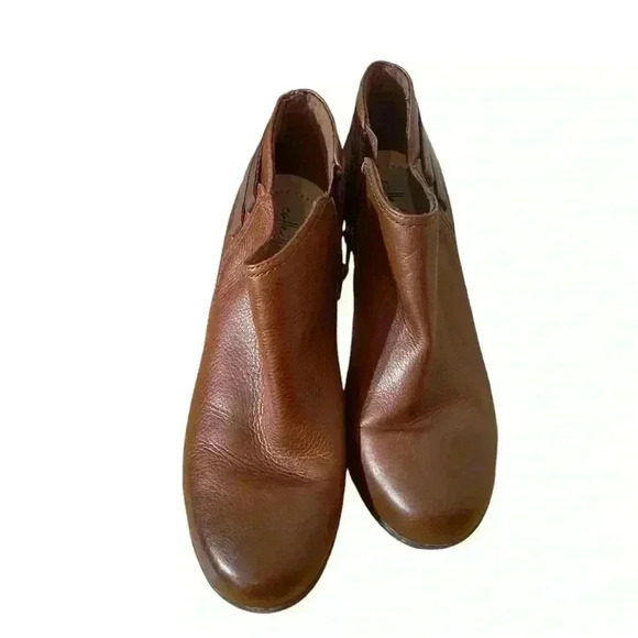 Clarks Tan Leather Ankle Boots Size 8.5M - Picture 3 of 8